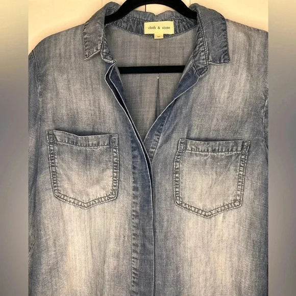 Cloth & Stone Chambray Faded Distressed High Low  Top-Blue-Split Back Hem-Size M - Picture 3 of 8